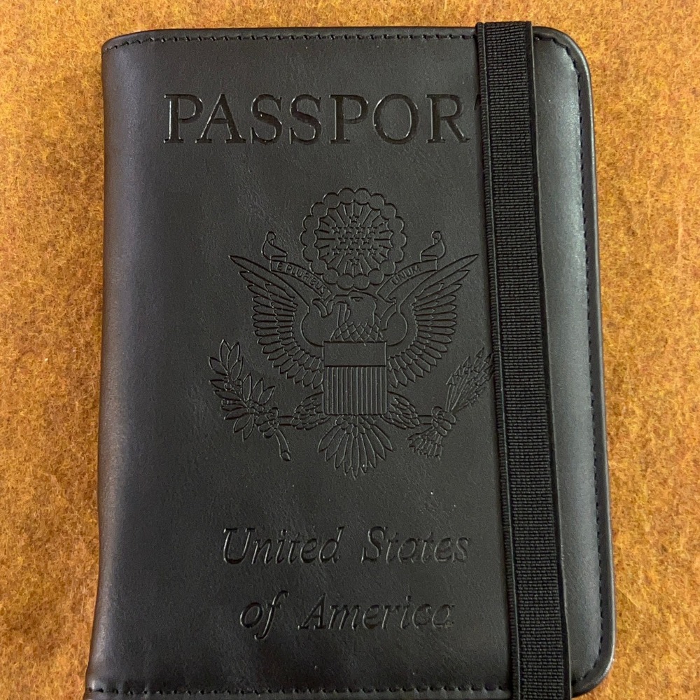 Jovago Unisex OS Black AirTag RFID Blocking Travel Passport Holder NWT